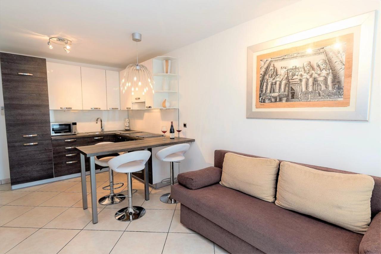 Holiday House Queens With Sea View Selce Bagian luar foto