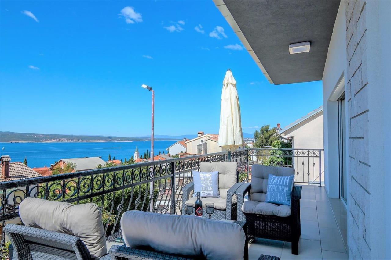 Holiday House Queens With Sea View Selce Bagian luar foto
