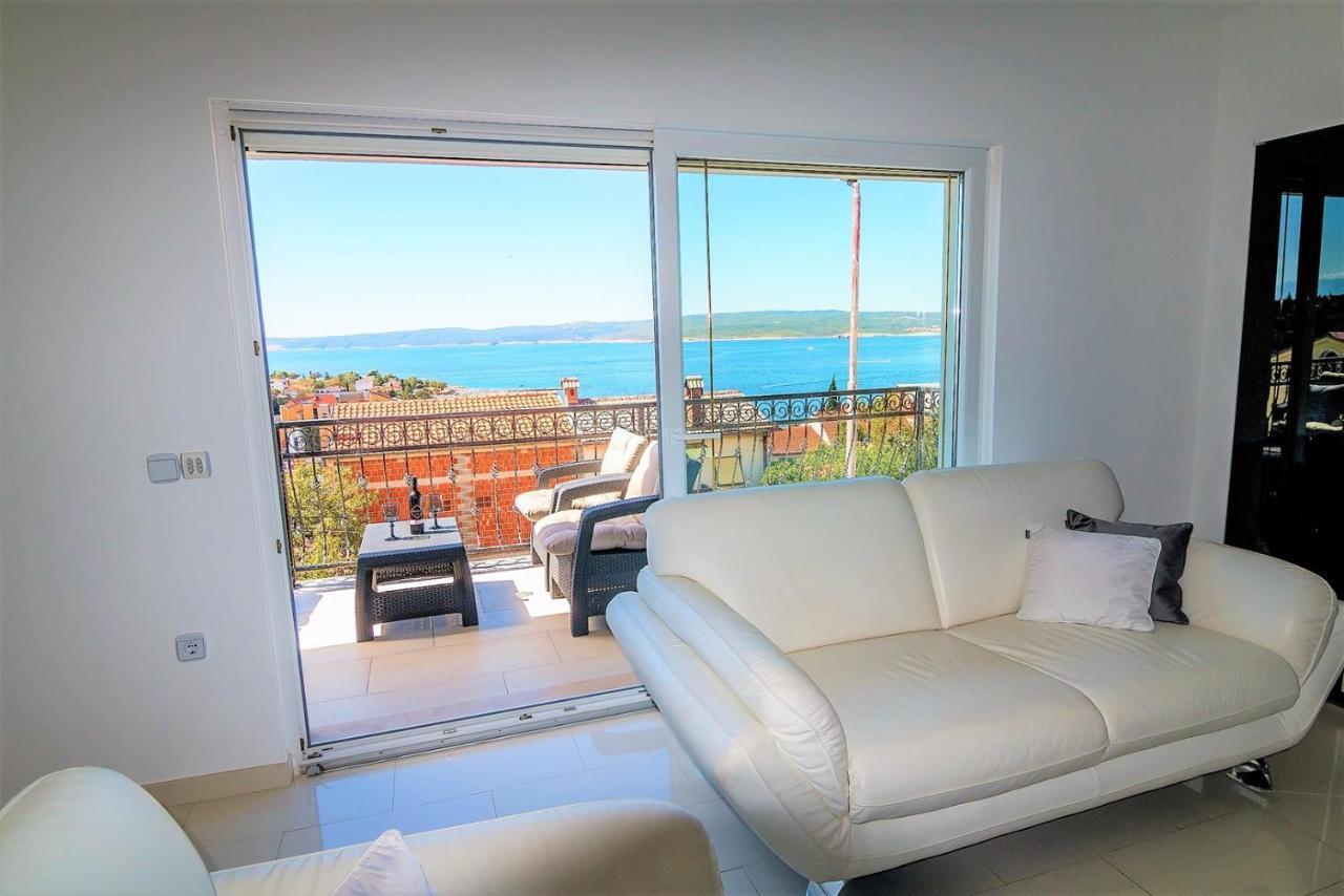 Holiday House Queens With Sea View Selce Bagian luar foto