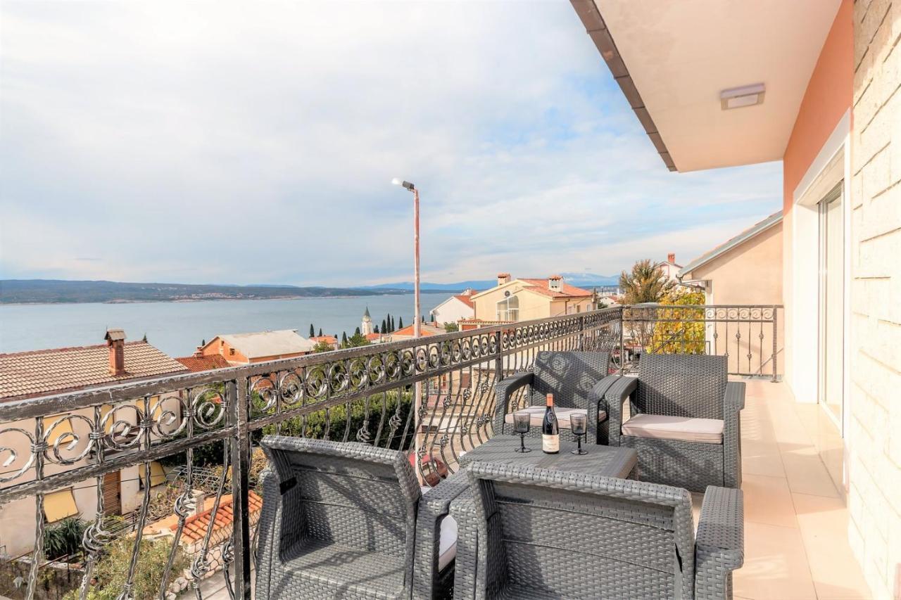 Holiday House Queens With Sea View Selce Bagian luar foto