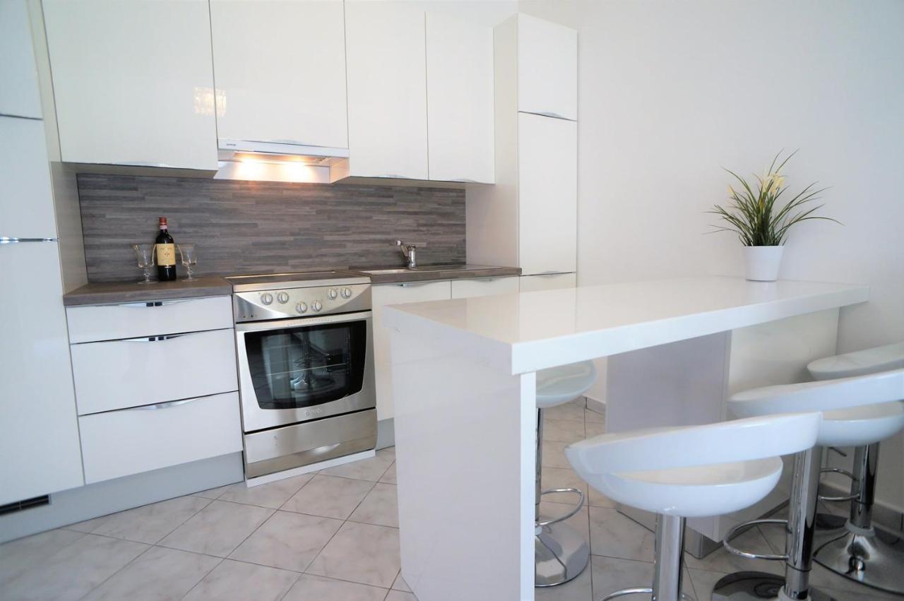 Holiday House Queens With Sea View Selce Bagian luar foto