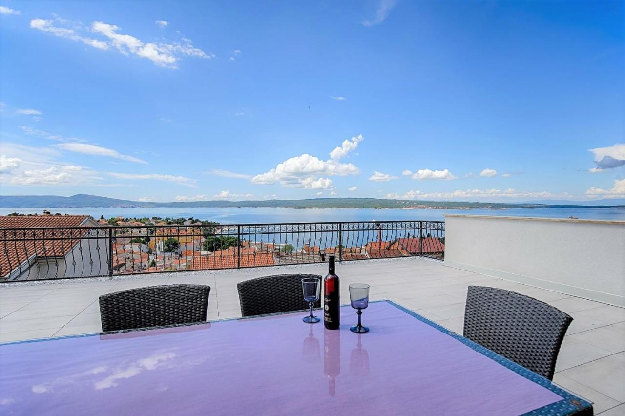 Holiday House Queens With Sea View Selce Bagian luar foto