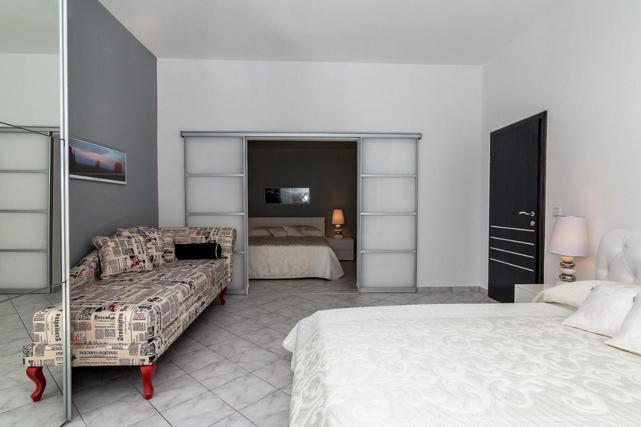 Holiday House Queens With Sea View Selce Bagian luar foto