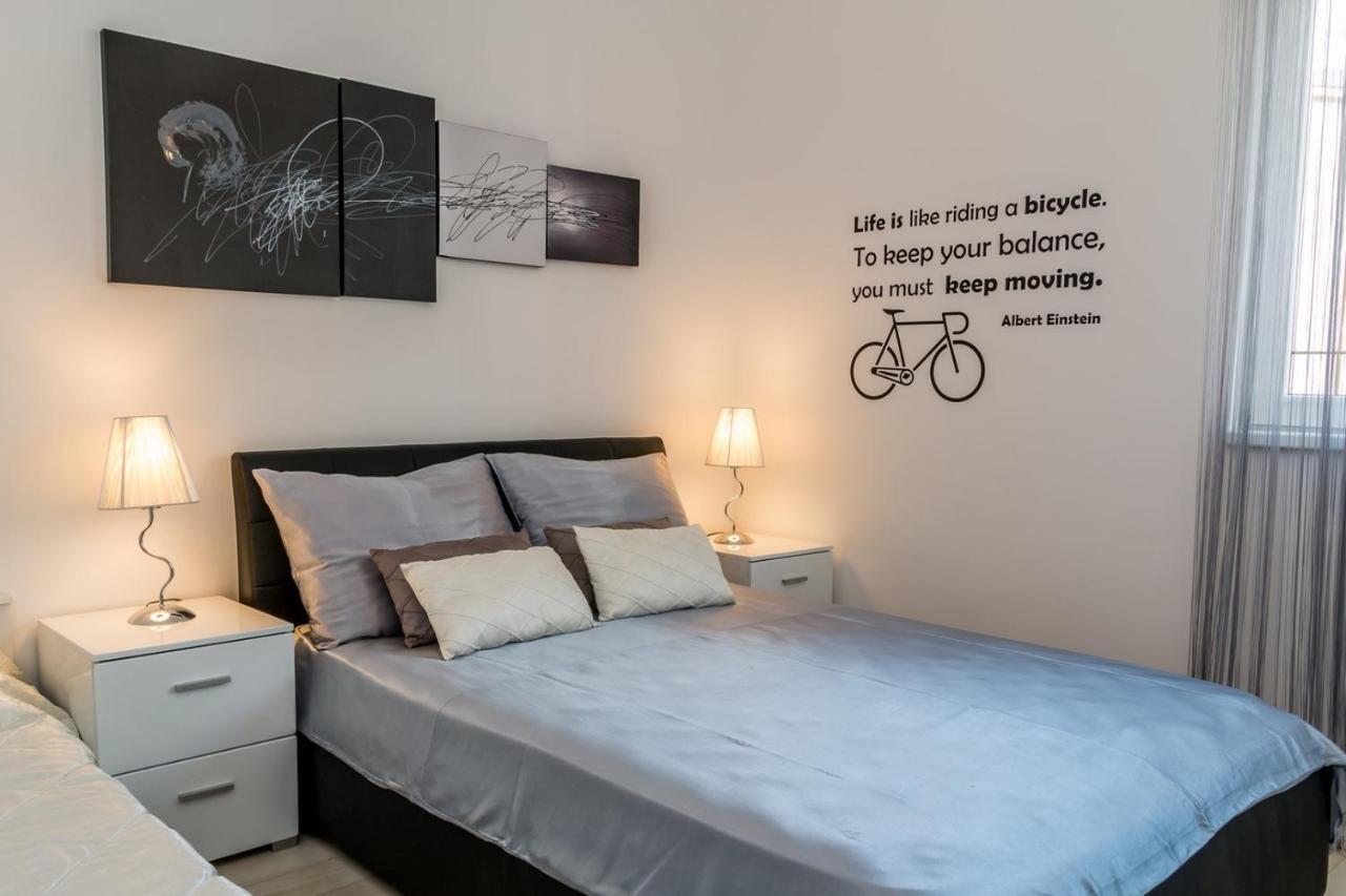 Holiday House Queens With Sea View Selce Bagian luar foto