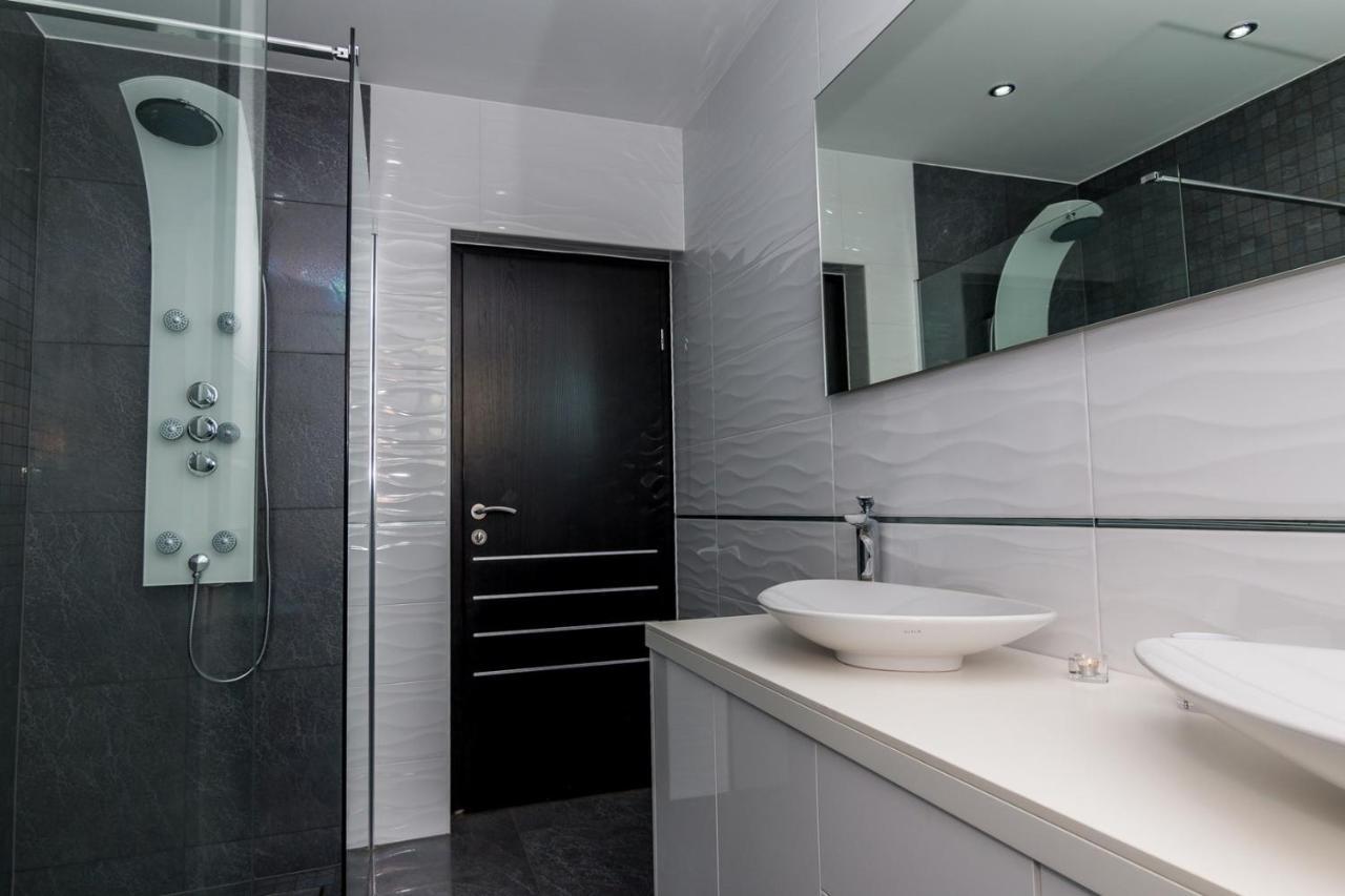 Holiday House Queens With Sea View Selce Bagian luar foto