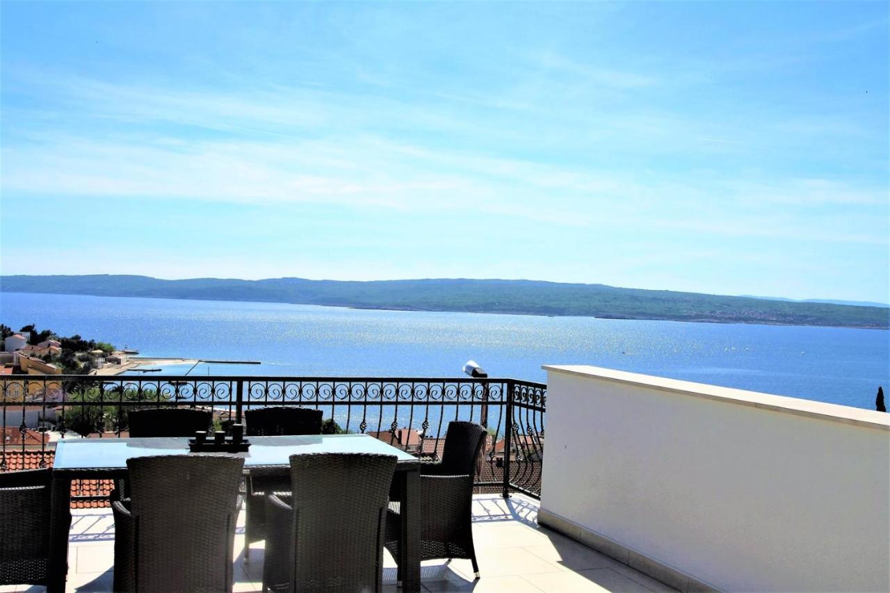 Holiday House Queens With Sea View Selce Bagian luar foto