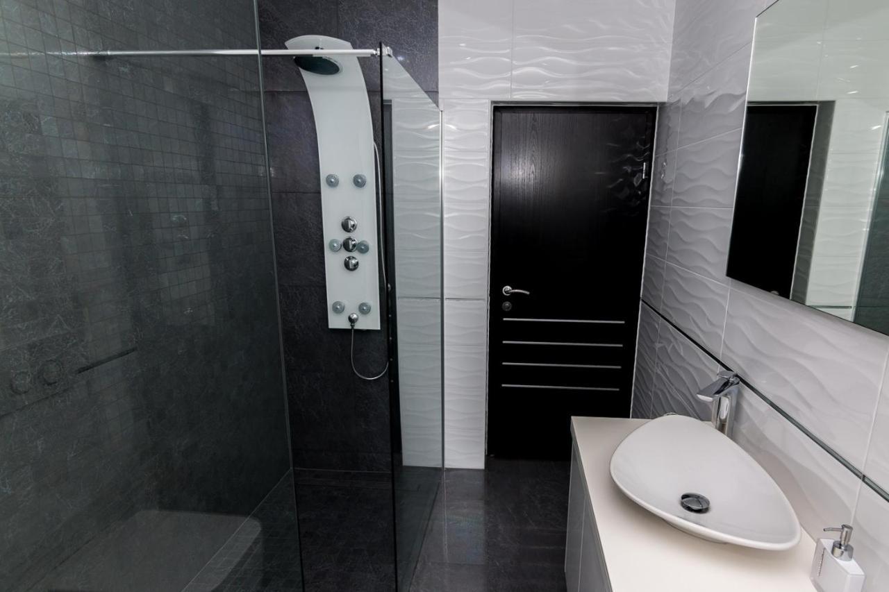 Holiday House Queens With Sea View Selce Bagian luar foto