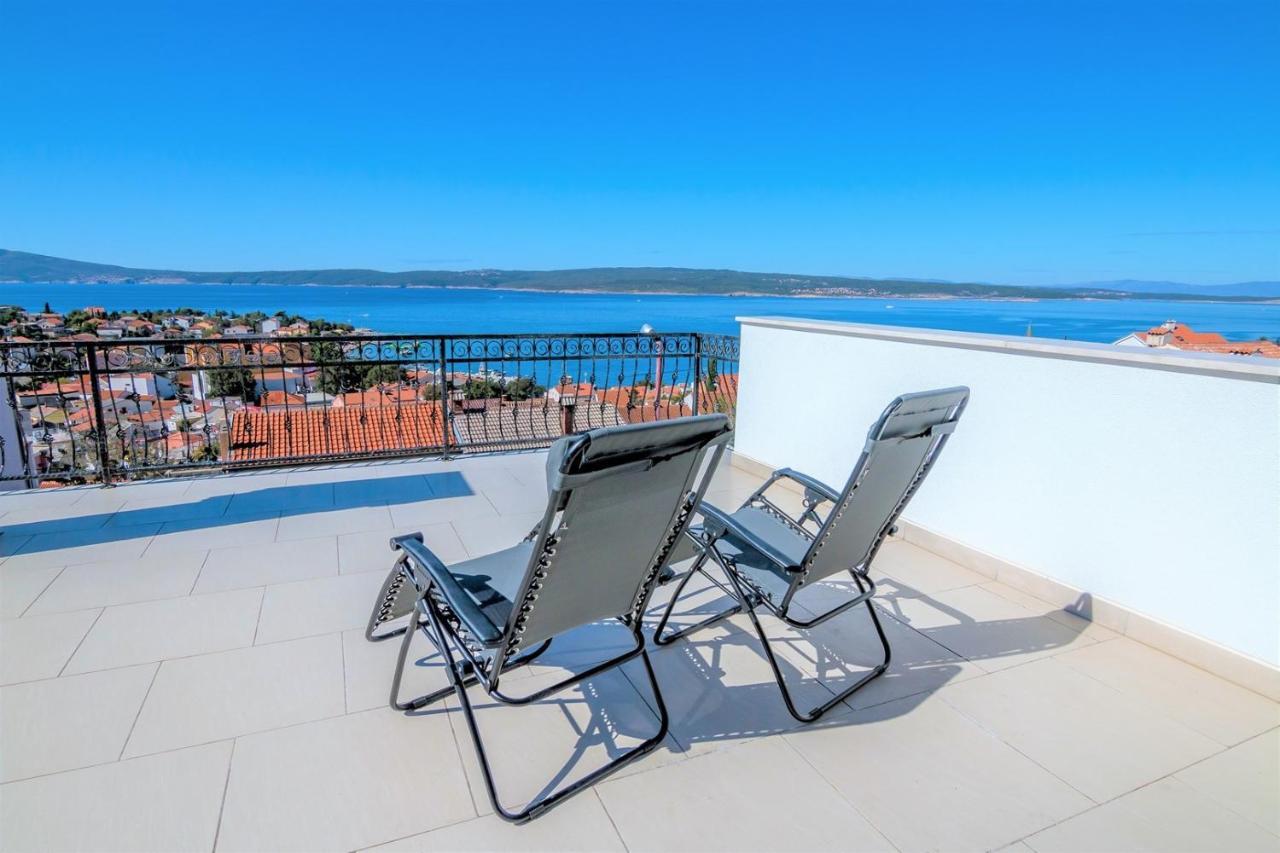 Holiday House Queens With Sea View Selce Bagian luar foto