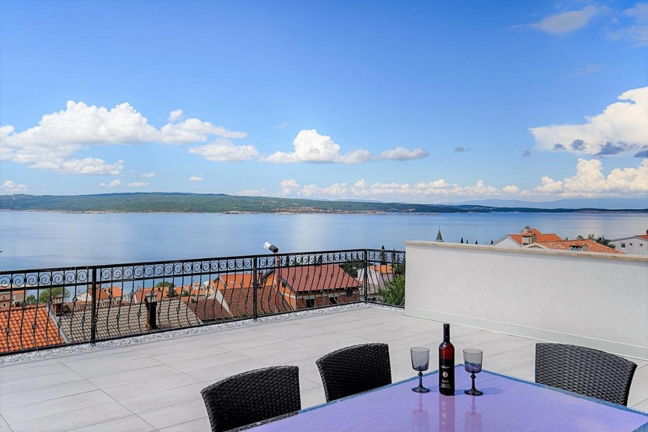 Holiday House Queens With Sea View Selce Bagian luar foto