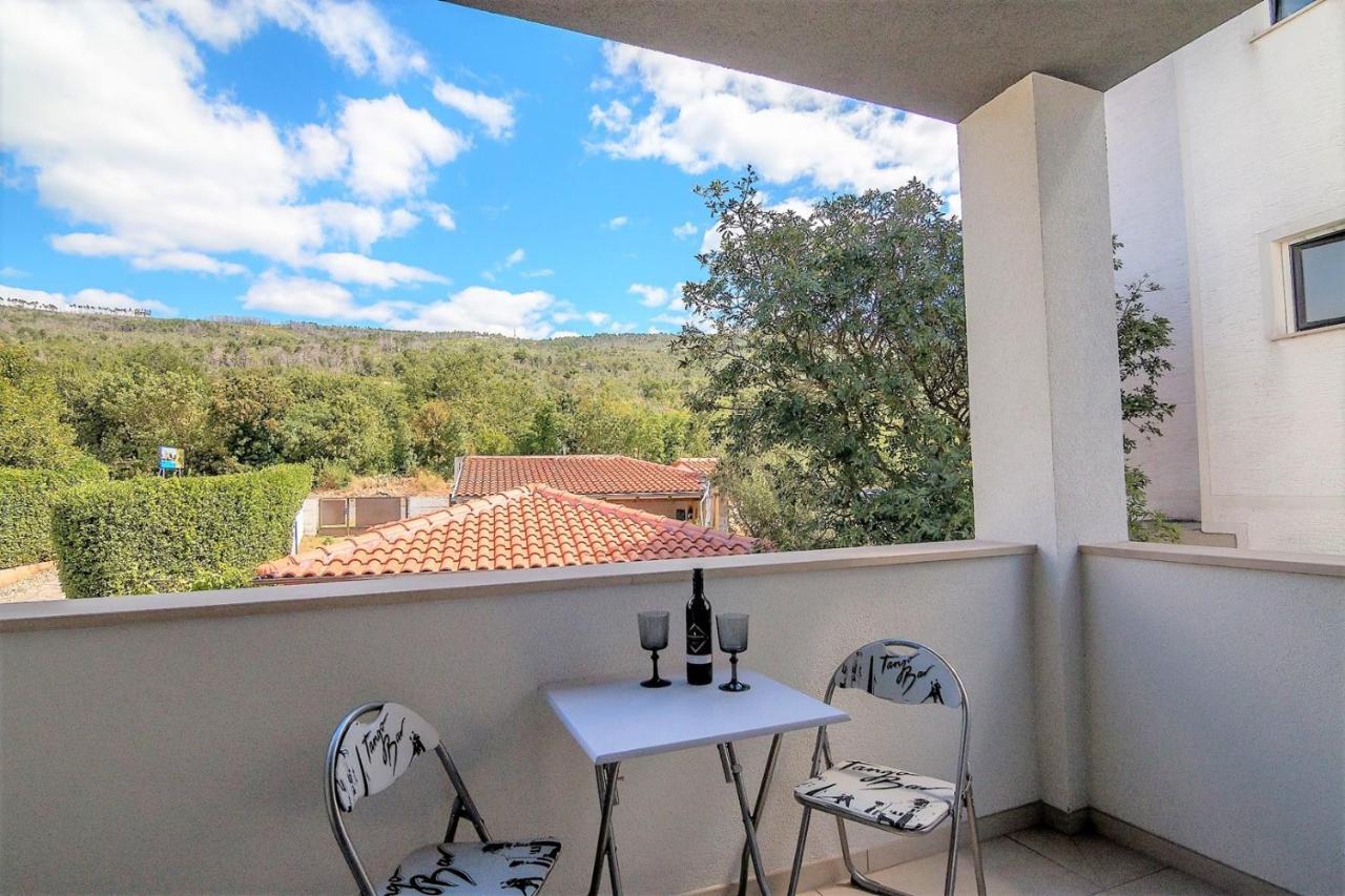 Holiday House Queens With Sea View Selce Bagian luar foto